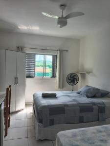 a bedroom with two beds and a window at Pousada Esperança - Areias SP in Areias