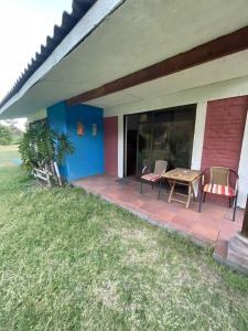 a patio with two chairs and a table on a house at Casa Ordóñez - Cielo Abierto in El Molino