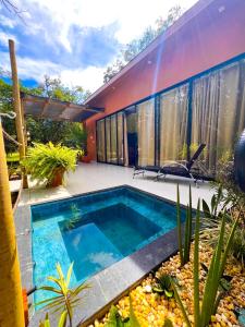 a house with a swimming pool in the yard at Bosque dos Buritis in Araguaína