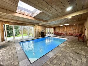 a large swimming pool in a house with a ceiling at Annexe in Sourbrodt