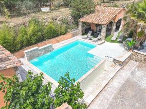 an overhead view of a swimming pool in a backyard at Les Dourets in Saint Antonin du Var
