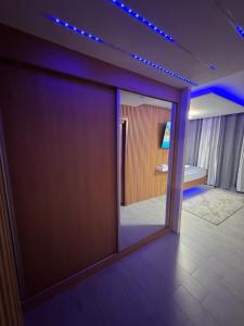 a room with a sliding glass door with a mirror at N3XT-LEVEL Pool in Praia