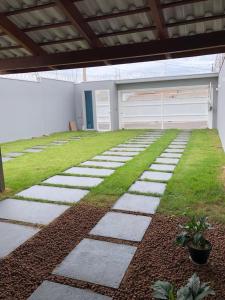 a backyard with a garage with a grass yard at Laranjeiras House in Uberaba