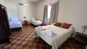 a bedroom with two beds with towels on them at Casa Chule in Fiambalá