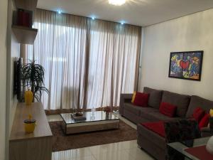 a living room with a couch and a table at Casa Central in São Raimundo Nonato