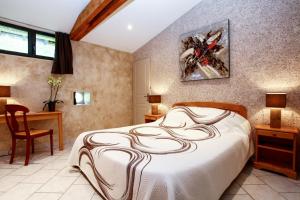 Ένα ή περισσότερα κρεβάτια σε δωμάτιο στο Chambres d'hôtes Les Peyrouses