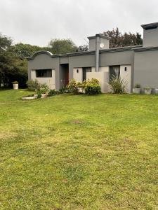 a house with a green lawn in front of it at Casa Quinta in Córdoba
