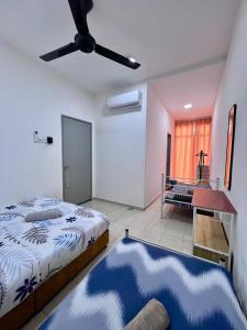 a bedroom with two beds and a ceiling fan at Qmal Homestay in Kampong Jelatang