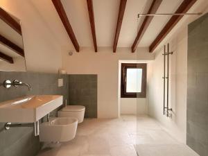 a bathroom with a sink and a toilet at Manyolas 93 in Alaró