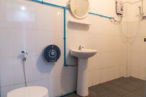 a bathroom with a toilet and a sink at Vang Vieng Ban Lao Guesthouse in Vang Vieng