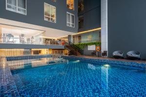 a swimming pool in the middle of a building at Grand Swiss-Belhotel Darmo in Surabaya