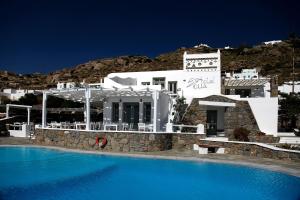 A piscina localizada em Olia Hotel ou nos arredores