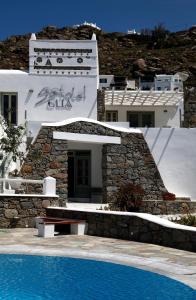 A piscina localizada em Olia Hotel ou nos arredores