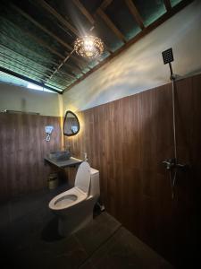 a bathroom with a toilet and a sink at Laben Ecolodge in Na Dong