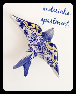 una estrella de mar azul y blanca con el experimento de antioxidantes en Andorinha Apartment, en Oporto