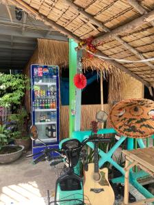 a bike parked in front of a drink machine at New Phiman Riverview Guesthouse in Bangkok