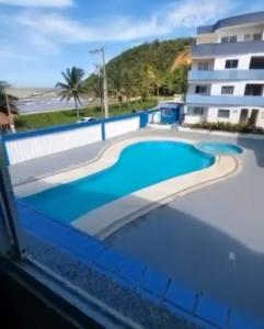 a large swimming pool on top of a building at DR Rbs in Ponta Grossa