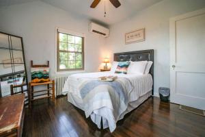 a bedroom with a bed and a table and a window at Gatekeeper Cottage Views, Fireplace, EV in Afton
