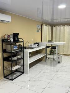 a kitchen with a counter and a table in it at Alojamiento Golfito in Golfito