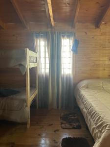 a bedroom with a bunk bed and a window at La cabaña de Noe in San Clemente del Tuyú