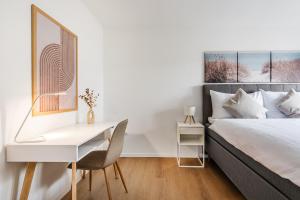 a bedroom with a bed and a desk and a bed at COZY 1 !Gratis Parken, Free Parking! in Weinfelden
