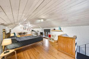 a bedroom with a large bed in a room at Lee Valley Lodge Upper Floor in Cheshunt