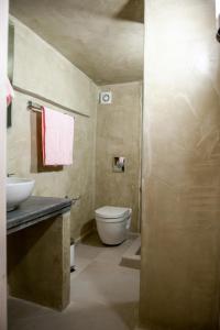 a bathroom with a toilet and a sink at Elysium Residence in Fira
