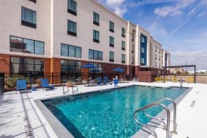 a swimming pool in front of a building at Hampton Inn & Suites by Hilton Tomball Houston NW in Tomball