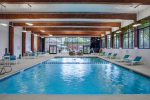 Piscina a DoubleTree by Hilton Hotel Denver o a prop
