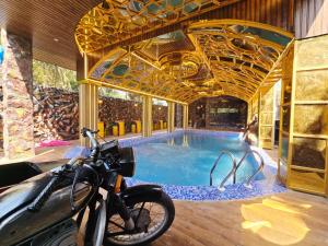 a motorcycle parked in front of a swimming pool at Motel Oracle in Debra +33 photos