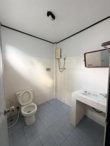 a bathroom with a toilet and a sink at Paradise Bungalows Lamai Beach in Lamai +114 photos
