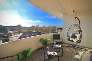 a balcony with a chair and a table with food at Suite im Zentrum Süd-Balkon Parken in Bad Lippspringe