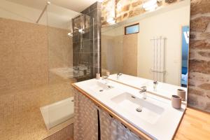 a bathroom with a sink and a mirror at Le petit ordinaire in Le Cours
