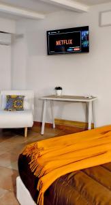 a room with a table and a bed and a desk at Regina Margherita in Crotone