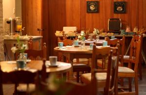 Mon Petit Hotel餐厅或其他用餐的地方