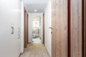 a hallway with a bathroom with a toilet and a door at Garni Stefani in Vent +136 photos