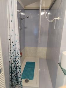 a bathroom with a shower with a green shower mat at home sweet home in Buia +18 photos
