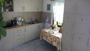 Kuchyň nebo kuchyňský kout v ubytování Gorgona Rooms