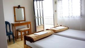 Postel nebo postele na pokoji v ubytování Gorgona Rooms