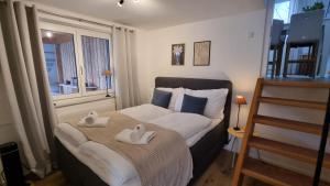 a bedroom with a bed with two swans on it at Eigene Wohnung I St Gallen I Appenzell I Bodensee I St Anton I Seealpsee in Rebstein