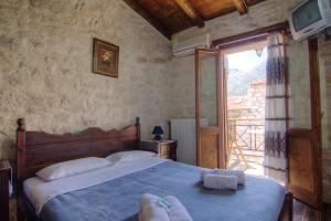 Posteľ alebo postele v izbe v ubytovaní Stone Village Hotel Apartments + 37 fotografií