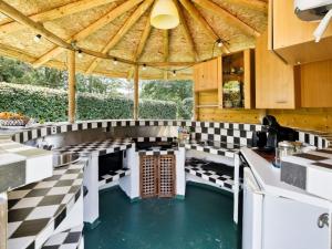 an outdoor kitchen with a pool of water in the middle at chambres d'hôtes villa OZ in Bidart