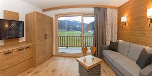 Televízia a/alebo spoločenská miestnosť v ubytovaní Alpinliving.Tirol