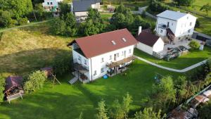 an aerial view of a large white house with a yard at Apartamenty Siedlisko in Ostre +2 photos