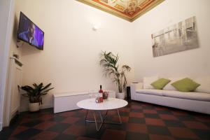 a living room with a couch and a table at Spanish Steps Art Apartment in Rome