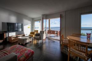 a living room with a view of the ocean at Apartament Marina Roses 3 in Roses