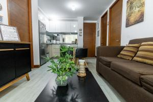 a living room with a couch and a table at Departamento full equipado Pucón - Casa Ayun in Pucón