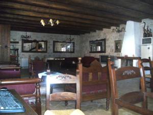 Posedenie v ubytovaní Stone Village Hotel Apartments