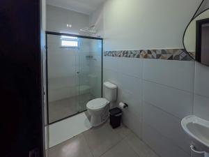 a bathroom with a shower and a toilet and a sink at Hotel Pousadas Club Smart in Sorocaba