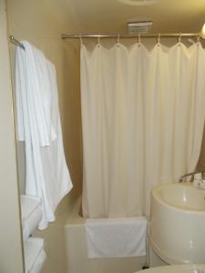 Et badeværelse på Hotel Matsuyama Hills